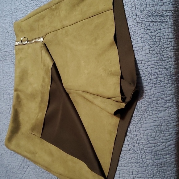 Love Green Faux Suede Skorts Size Large - Picture 2 of 6